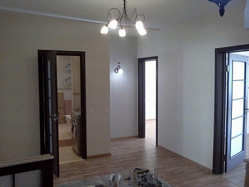 Ремонт и отделка квартир в Москве - отделка коридора в трехкомнатной квартире